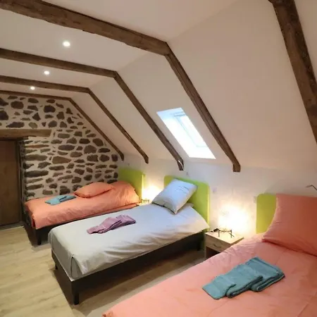 Holiday home Buron Isole Au Coeur Des Volcans D'auvergne Avec Jardin Et Poele - Fr-1-742-316 *