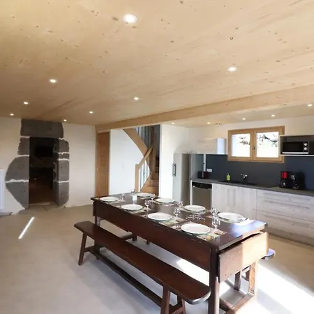 Buron Isole Au Coeur Des Volcans D'auvergne Avec Jardin Et Poele - Fr-1-742-316 Holiday home *
