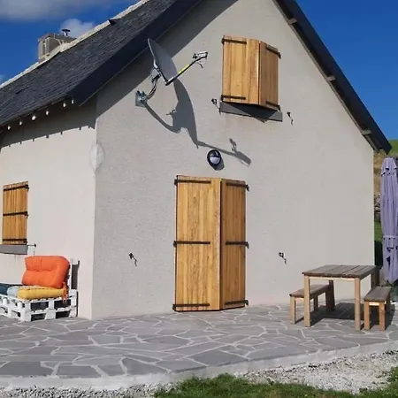 Holiday home Buron Isole Au Coeur Des Volcans D'auvergne Avec Jardin Et Poele - Fr-1-742-316