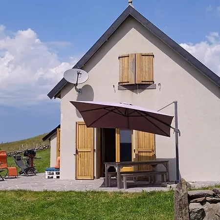 Buron Isole Au Coeur Des Volcans D'auvergne Avec Jardin Et Poele - Fr-1-742-316 Holiday home *
